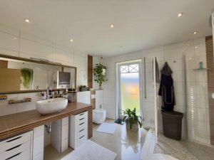 Badezimmer (OG)