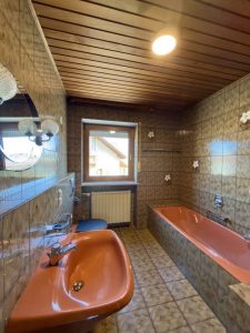 Badezimmer (EG)