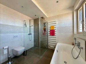 Badezimmer (OG-2)